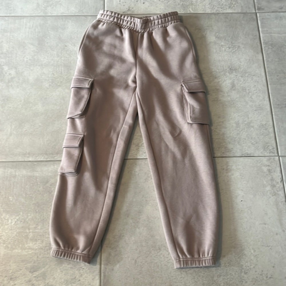 This is a pair of tan sweatpants from forever 21 size s